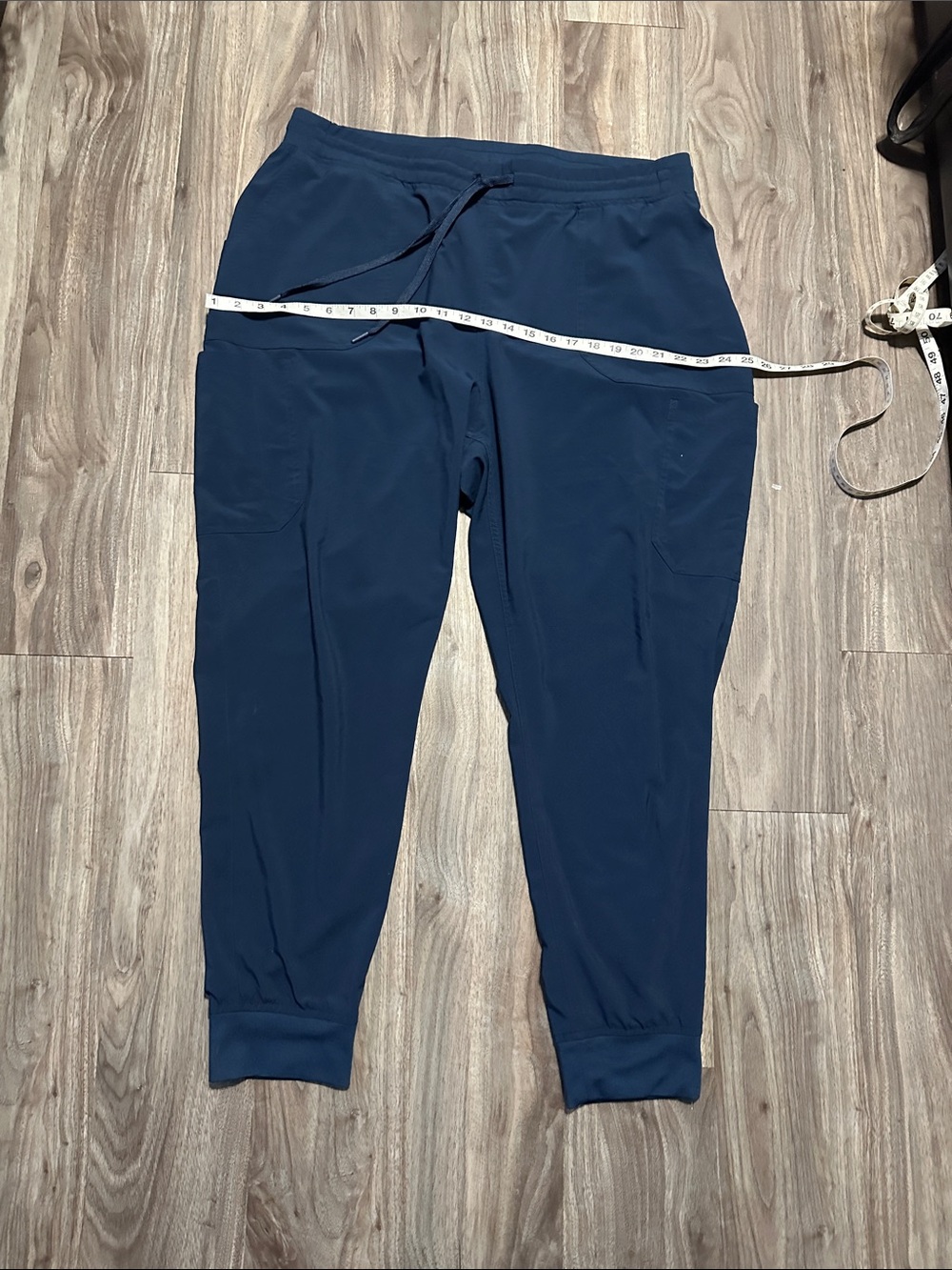 Carhartt Men’s Scrub Set ,Navy Blue – Medical Uniform . - Picture 7 of 11